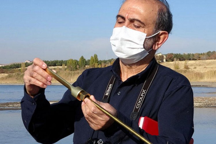 25 yıldır gönüllü olarak inci kefalleri için suyun sıcaklığını ölçüyor
