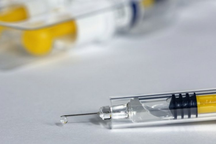 Oxford/AstraZeneca aşısı yaşlılarda bağışıklık tepkisi oluşturdu