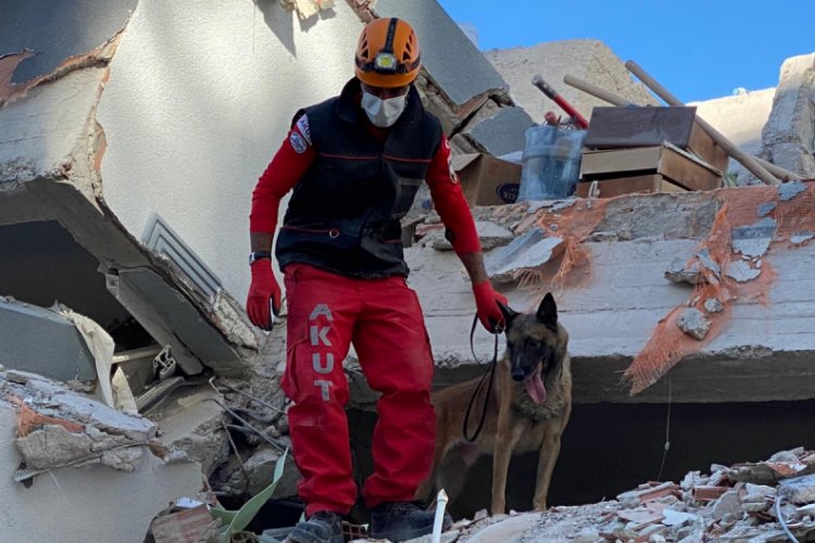 İzmir depreminden sonra AKUT'a 1000 gönüllü başvurdu