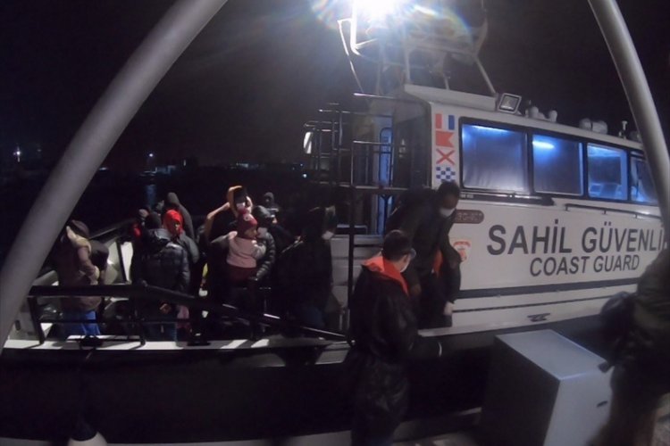 İzmir'de 34 sığınmacı kurtarıldı