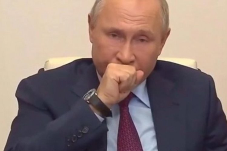 Putin öksürük krizine girdi! Ülkede tartışma konusu oldu