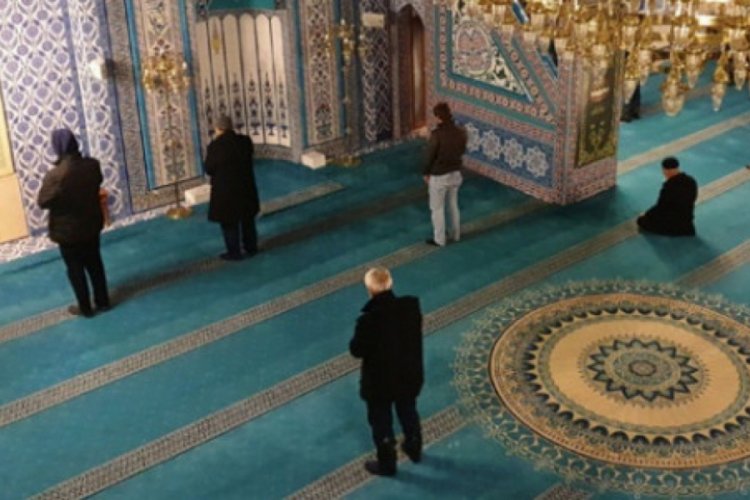 20 yaş altı ve 65 yaş üstü cuma namazı kılabilecek mi?