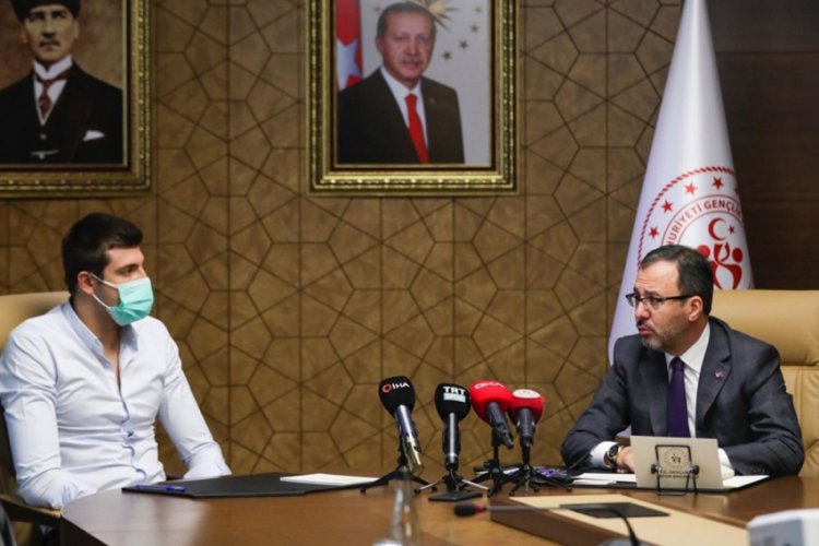 Bakan Kasapoğlu, milli yüzücü Emre Sakçı'yı kabul etti