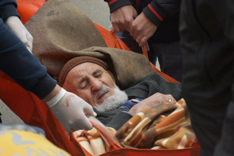 2 gündür haber alınmayan yaşlı adam, evinde bitkin halde bulundu