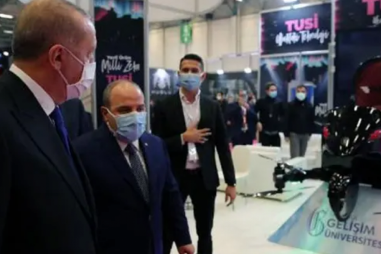 Cumhurbaşkanı Erdoğan, uçan araba TUSİ'yi inceledi