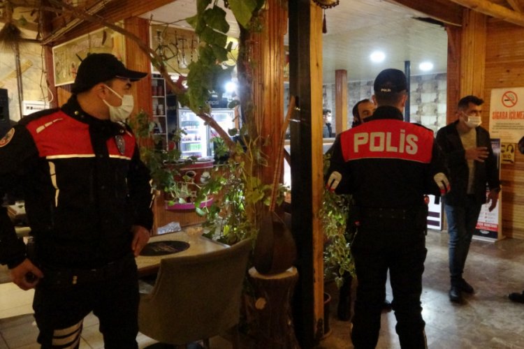 Müşteri dolu kafeler tek tek boşaltıldı