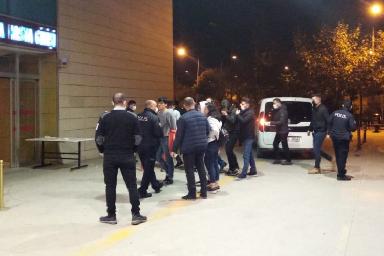 Bursa'da polis kılığında Suriyeli aileleri soyan çete yakalandı