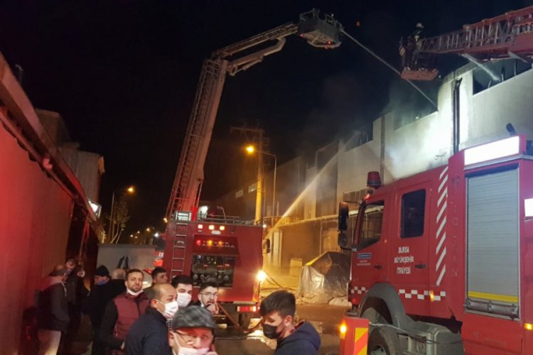 Bursa'da mobilya fabrikasında yangın çıktı