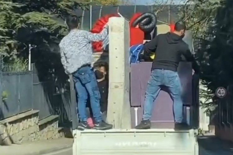 Bursa'da kamyonet kasasında tehlikeli eşya taşıma