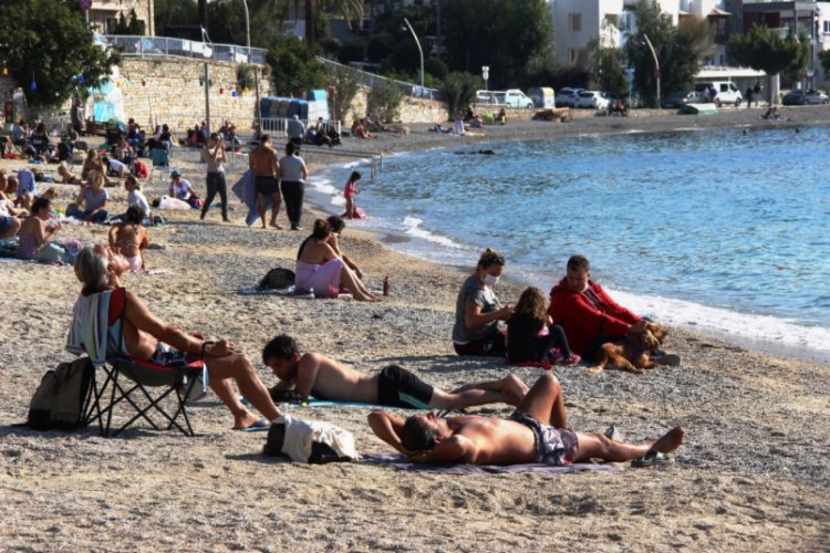 Kısıtlama biter bitmez sahile akın ettiler