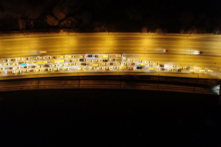 Bursa'da kısıtlamanın başlamasıyla polis, kontrol noktasında denetimi arttırdı