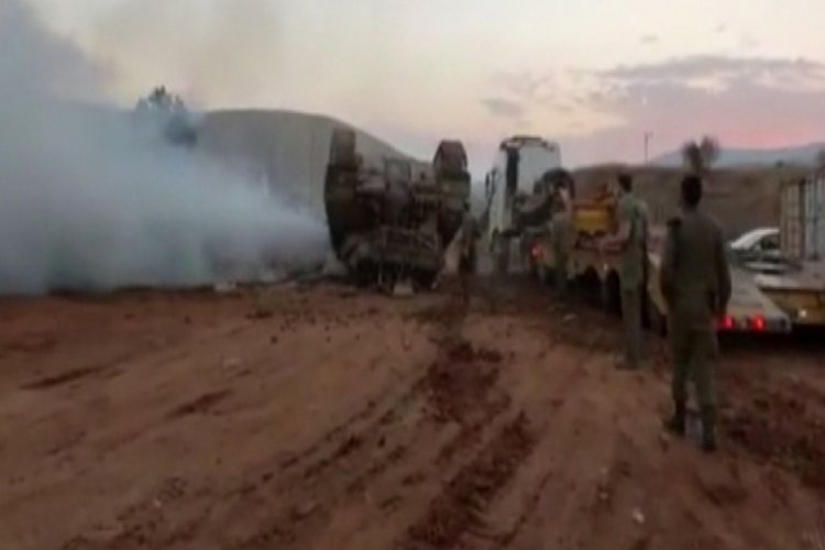 İsrail ordusuna ait tank, taşıyıcıya yüklendiği sırada devrildi