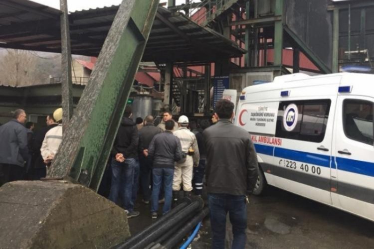 İşçileri taşıyan kafes arıza yaptı: 35 işçi kurtarıldı