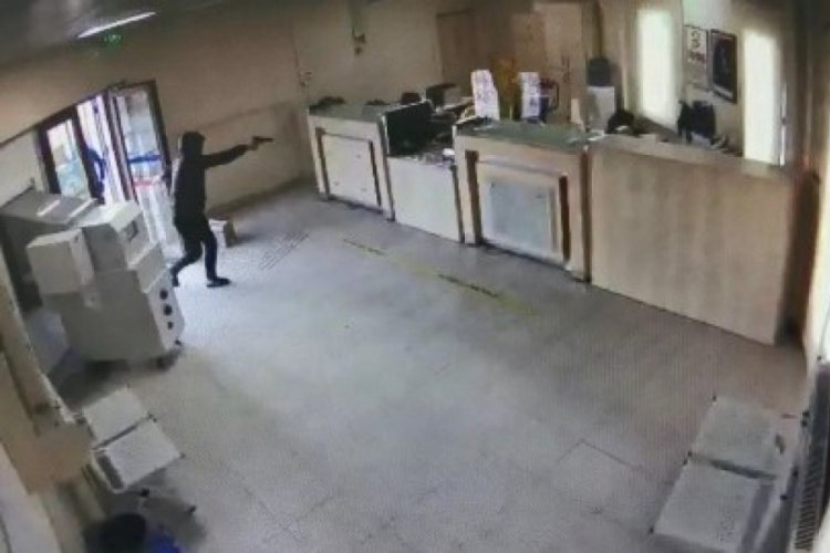 Bursa'da maskeli soyguncular PTT'yi işte böyle soydular