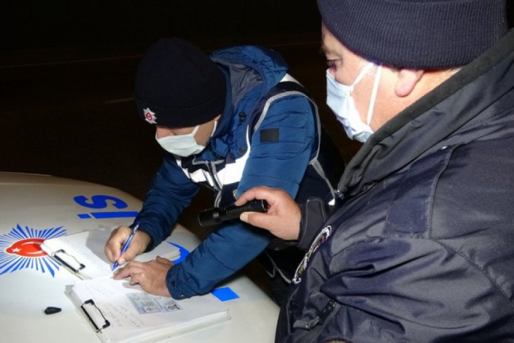 Bursa'da kısıtlamada hastaneye gidiyoruz dediler, uyuşturucu madde ile yakalandılar