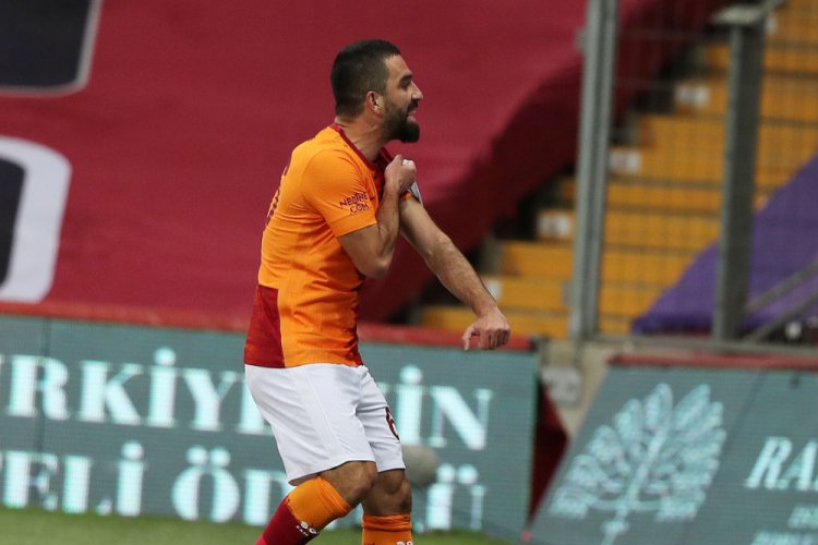 Galatasaray'da kaptan direksiyona geçti