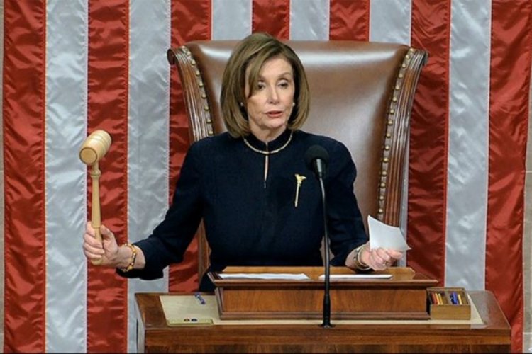 Pelosi: Trump halkı isyana teşvik suçu işledi