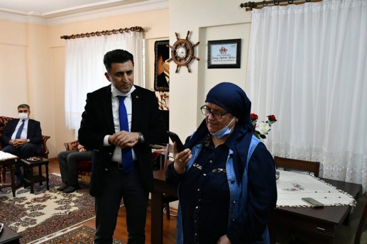 Bakan Soylu, şehit öğretmen Şenay Aybüke Yalçın'ın ailesiyle görüştü