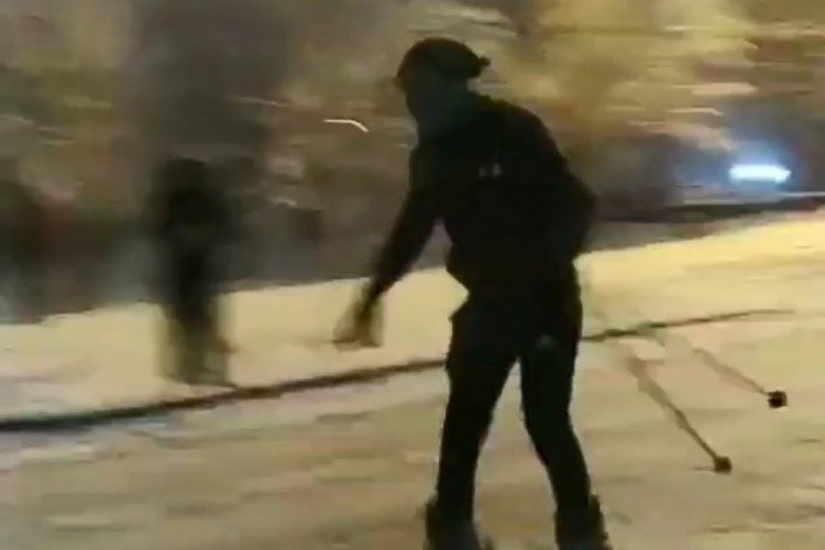Bursa'da Uludağ'a çıkamayınca sokakta kayak yaptı