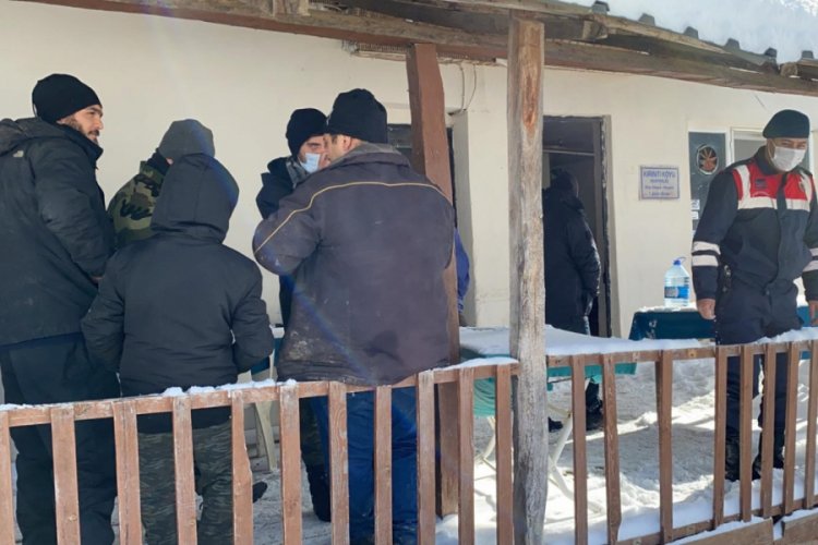 Mağaraya sığınıp tipide hayatta kaldılar! Bursa'da 8 maceraperestin 3 günlük kar esareti