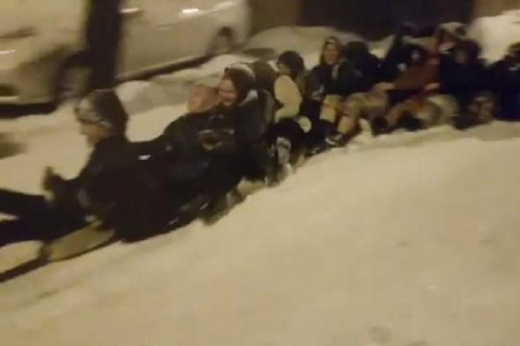 Bursa'da 45 kadın gece yarısı poşetle karın keyfini çıkardı
