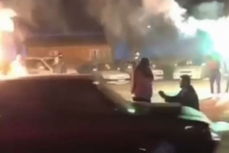 Evlilik teklifi gösterisi pahalıya patladı!