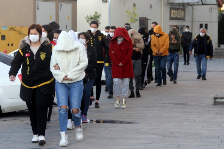 Evlilik vaadiyle fuhuş yaptırdı