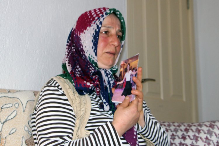 Acılı anne isyan etti: Madem kızım yaşıyor, bulsunlar