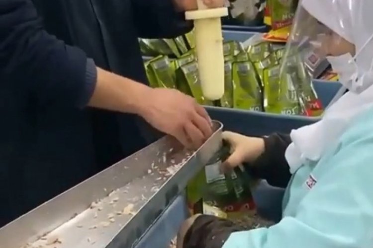 Görüntüler infial yaratmıştı! Yeni tartışma: Eldiven kullanılır mı?