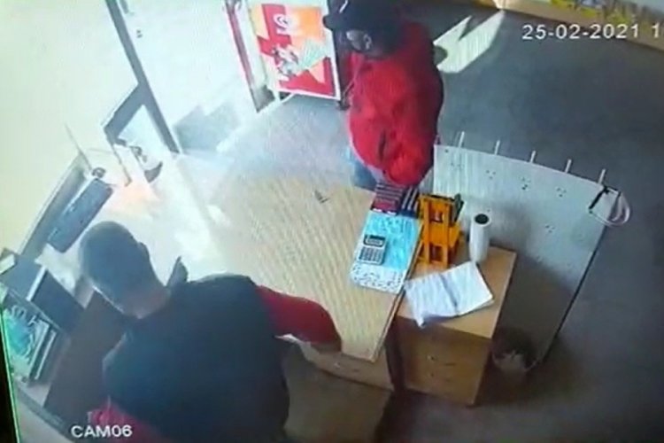 Benzin istasyonunda pompalı tüfekli soygun