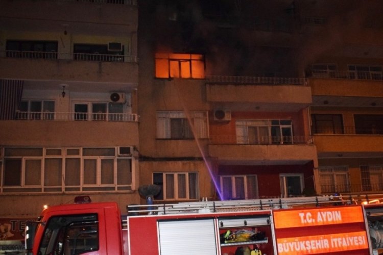 Kömür sobası evi yaktı