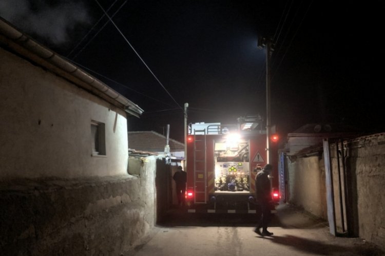 Müstakil evin çatısında çıkan yangın söndürüldü