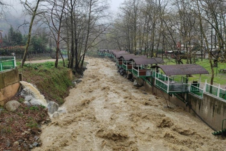 Bursa'da Derekızık ve Saitabat dereleri taştı