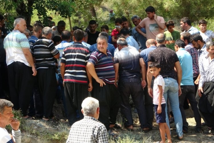 Kadın cinayetine kurban giden anneyi çocukları gözyaşlarıyla uğurladı