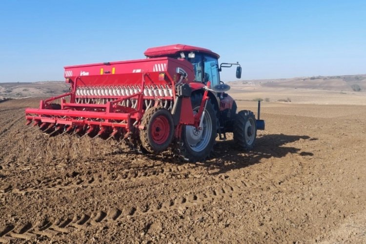 Tekirdağ da çiftçiler ilk buğdayları toprakla buluşturmaya başladı