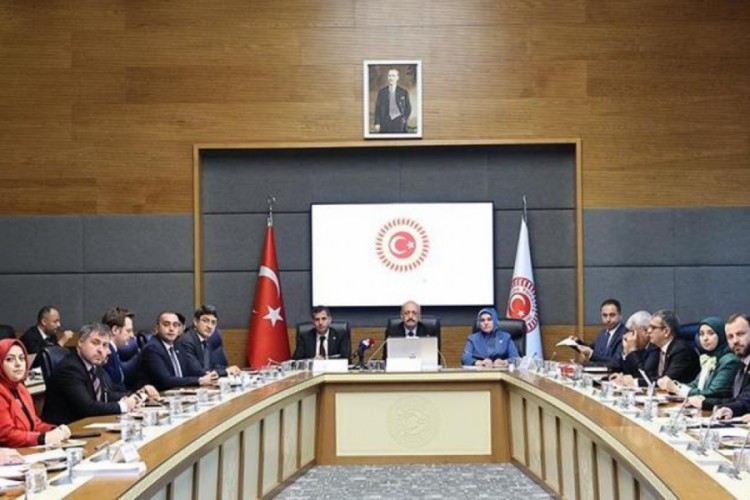 Aile ve Gençlik Fonu teklifi komisyonda kabul edildi Güncel