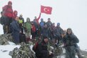 Bursalı dağcılar Uludağ'da bir günde 5 zirveye ...