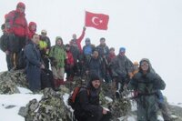 Bursalı dağcılar Uludağ'da bir günde 5 zirveye ...