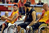 Galatasaray, şampiyonluk kupasını kaldırdı