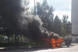 Trafikte seyreden araç alev alev yandı