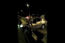 Otomobil 30 metrede asılı kaldı