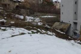 Okulun istinat duvarı çöktü!