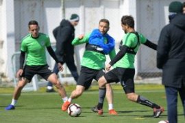 Atiker Konyaspor 3 eksikle çalıştı