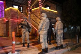 30 adrese fuhuş baskını: 71 gözaltı