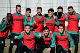 Konyaspor 3 eksikle çalıştı