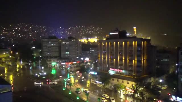 Bursa'da geceyi şimşekler aydınlattı