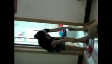 Köpek banyoya gitmemek için inat ediyor