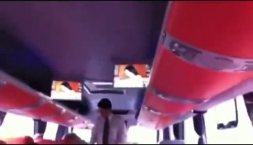Otobüs muavini yanlışlıkla bakın ne izletti