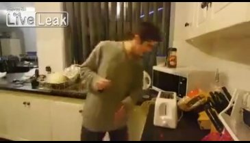 Ekmek kızartma makinesine neden bıçak sokulmaz?