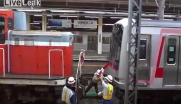 200 tonluk treni eliyle durdurmaya çalışan Japonlar